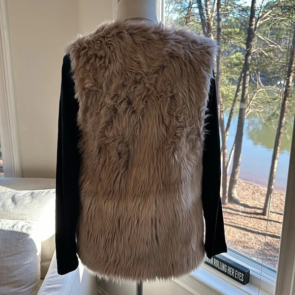 Dylan Rose Ombré Faux Fur Vest, NWOT, Size Small - Picture 4 of 7
